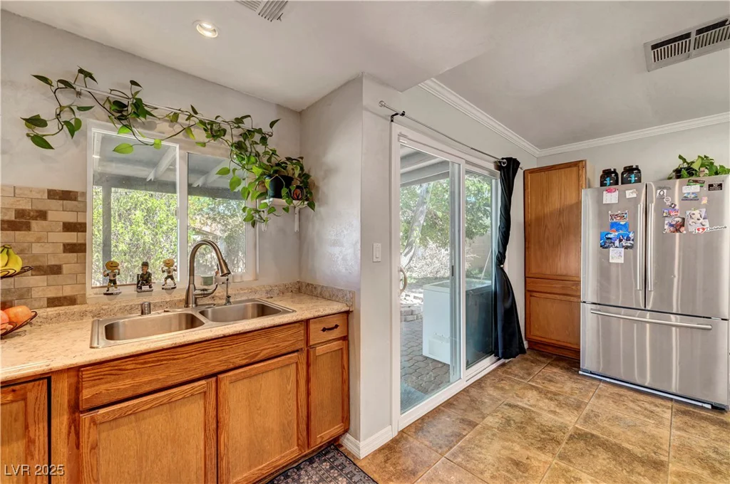 4556 Kenilworth, Las Vegas, NV 89147