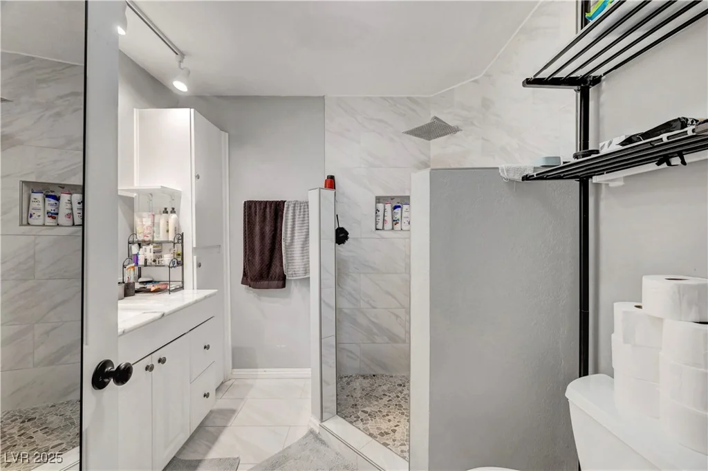 4556 Kenilworth, Las Vegas, NV 89147