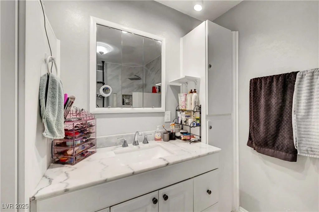 4556 Kenilworth, Las Vegas, NV 89147