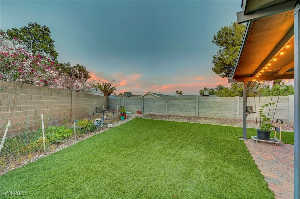 4556 Kenilworth, Las Vegas, NV 89147