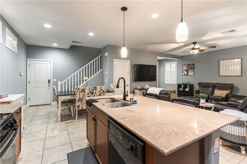 10229 Mayflower Bay, Las Vegas, NV 89166