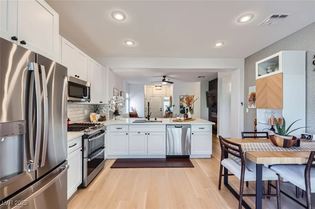 2107 Desert Woods, Henderson, NV 89012