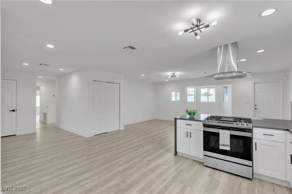 4404 Hillcrest, Las Vegas, NV 89102
