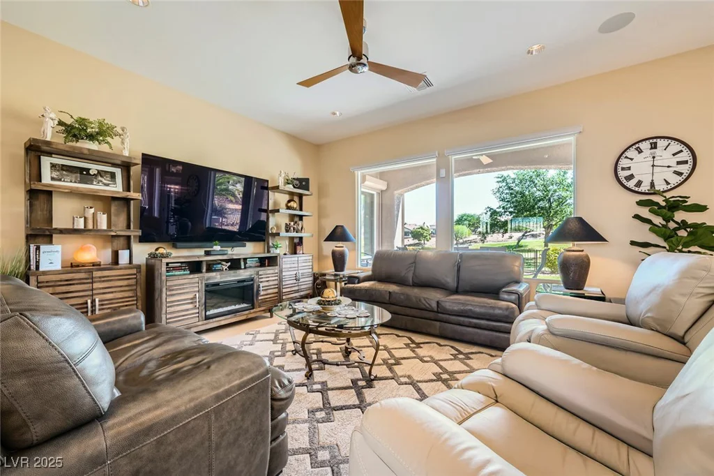 10013 Hunter Springs, Las Vegas, NV 89134