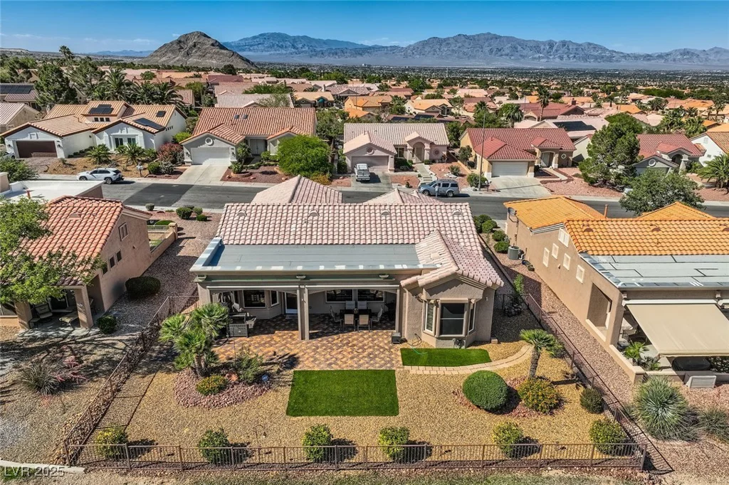 10013 Hunter Springs, Las Vegas, NV 89134