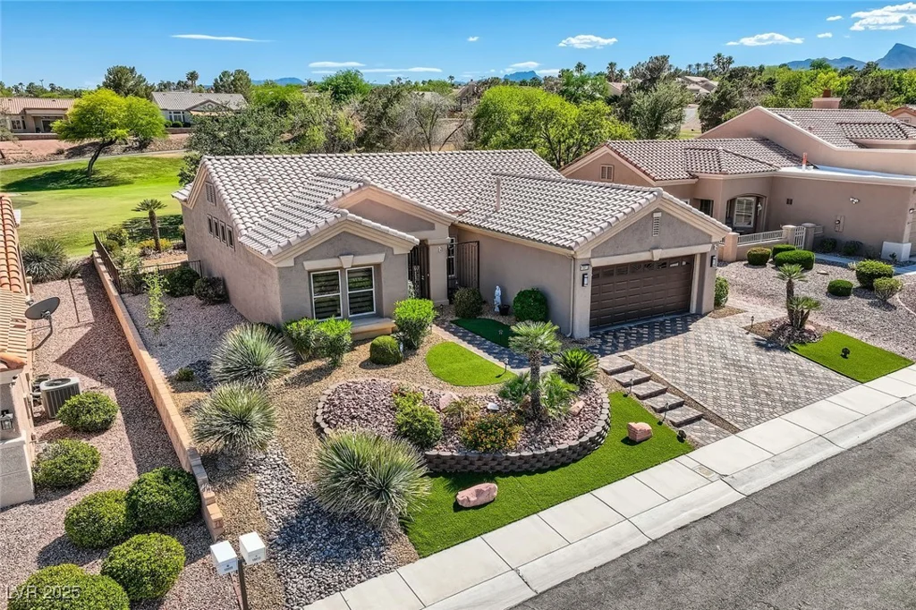 10013 Hunter Springs, Las Vegas, NV 89134
