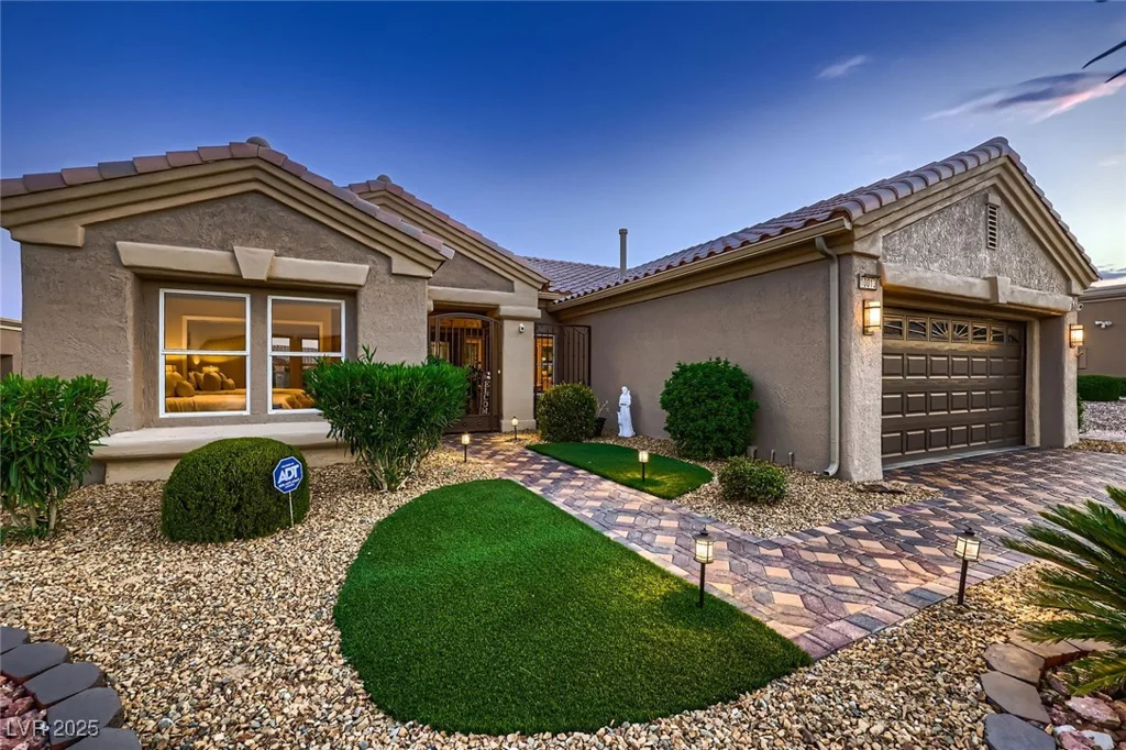 10013 Hunter Springs, Las Vegas, NV 89134