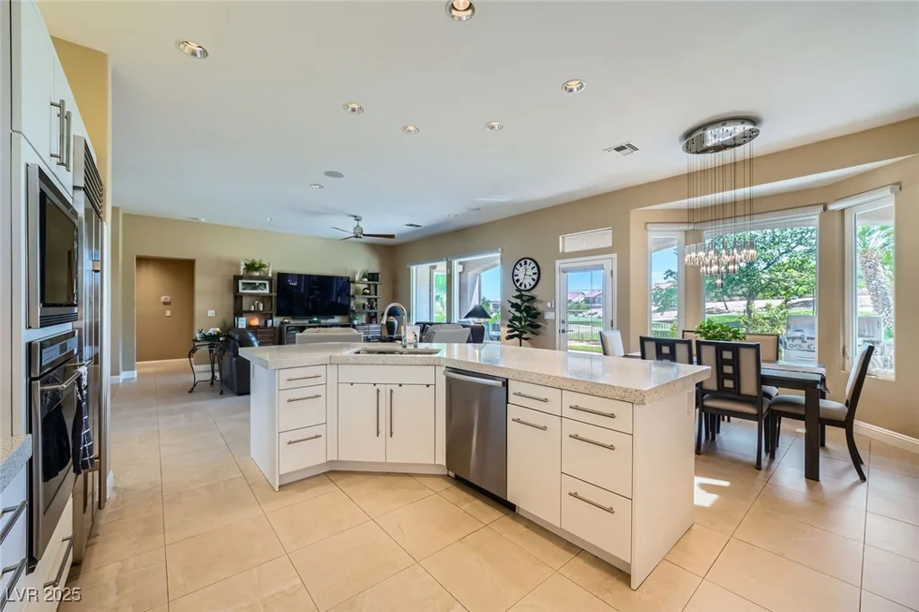 10013 Hunter Springs, Las Vegas, NV 89134