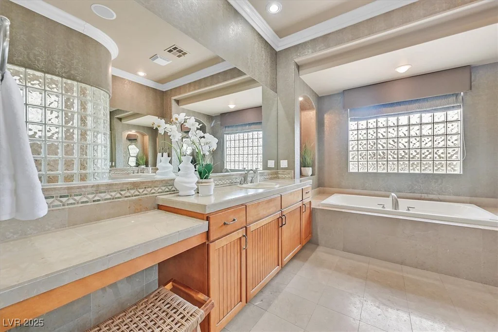 3000 Hammerwood, Las Vegas, NV 89135