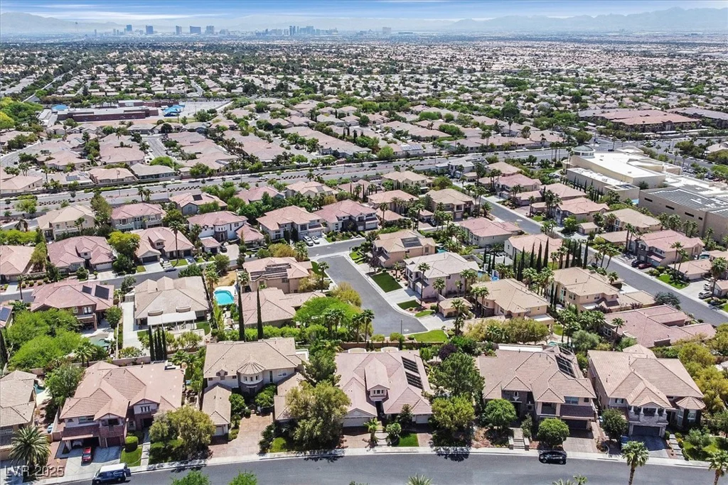 3000 Hammerwood, Las Vegas, NV 89135