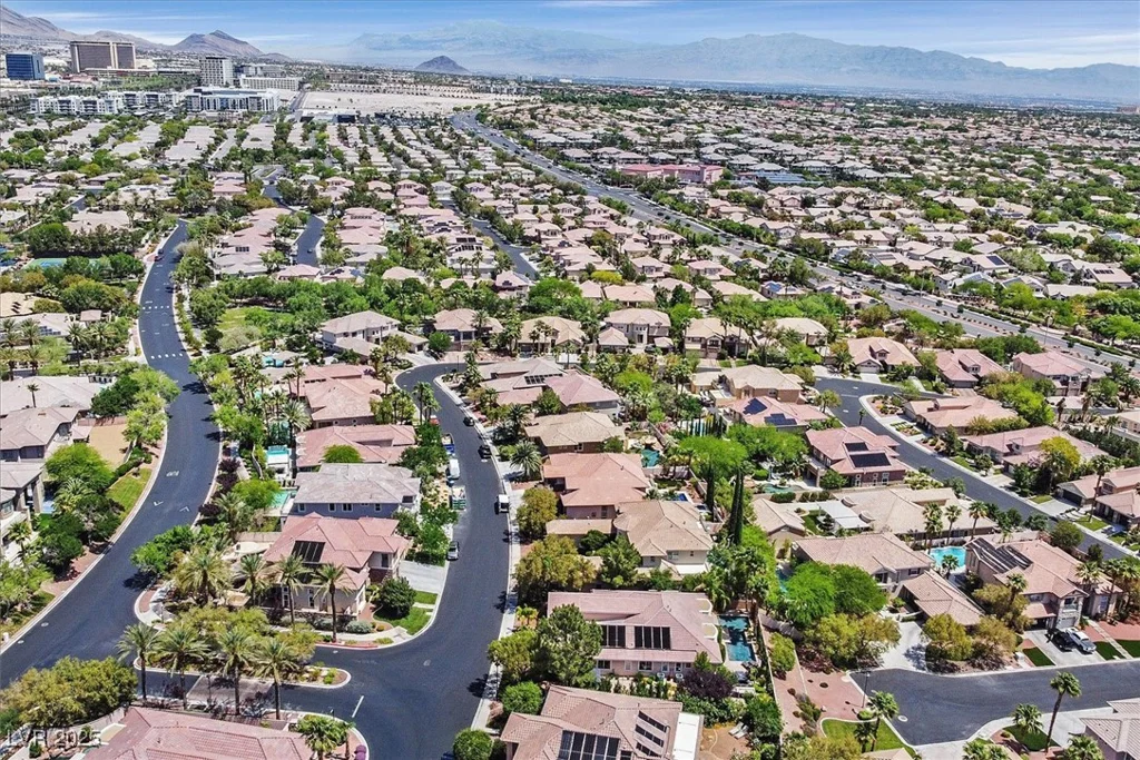3000 Hammerwood, Las Vegas, NV 89135