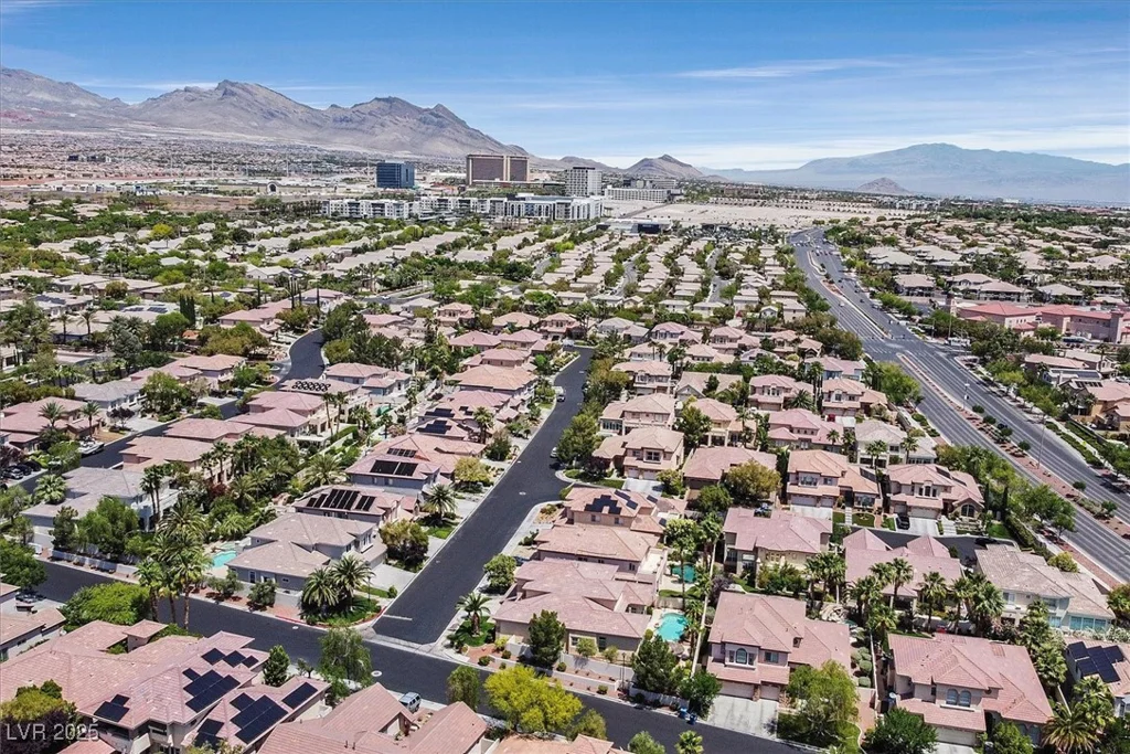 3000 Hammerwood, Las Vegas, NV 89135