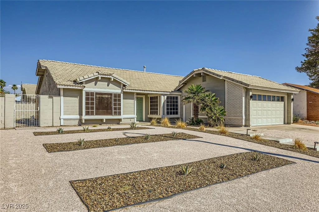 335 Simon Bolivar, Henderson, NV 89014