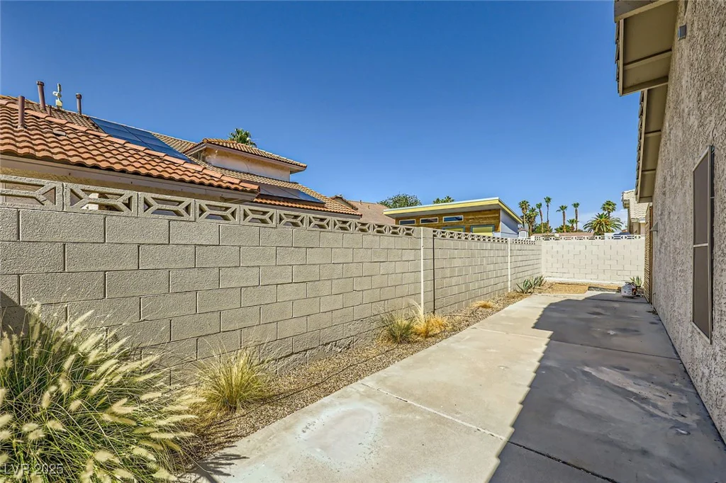 335 Simon Bolivar, Henderson, NV 89014
