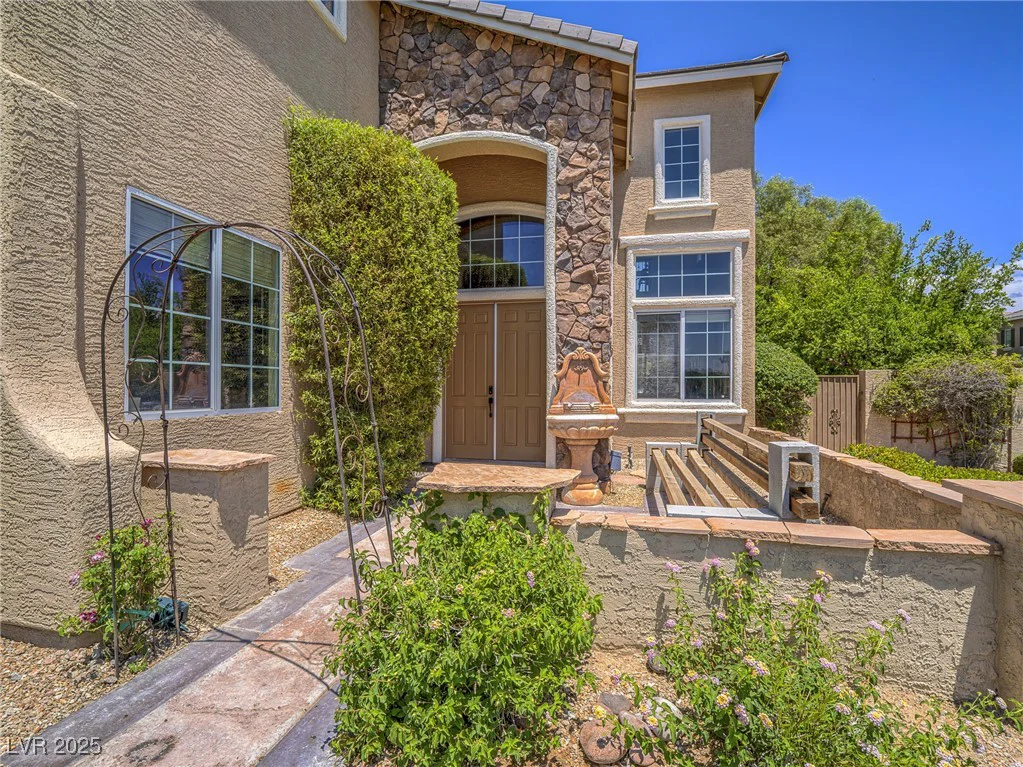 8106 Eagle Clan, Las Vegas, NV 89131