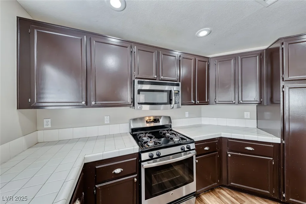 2103 Falcon Crest, North Las Vegas, NV 89031