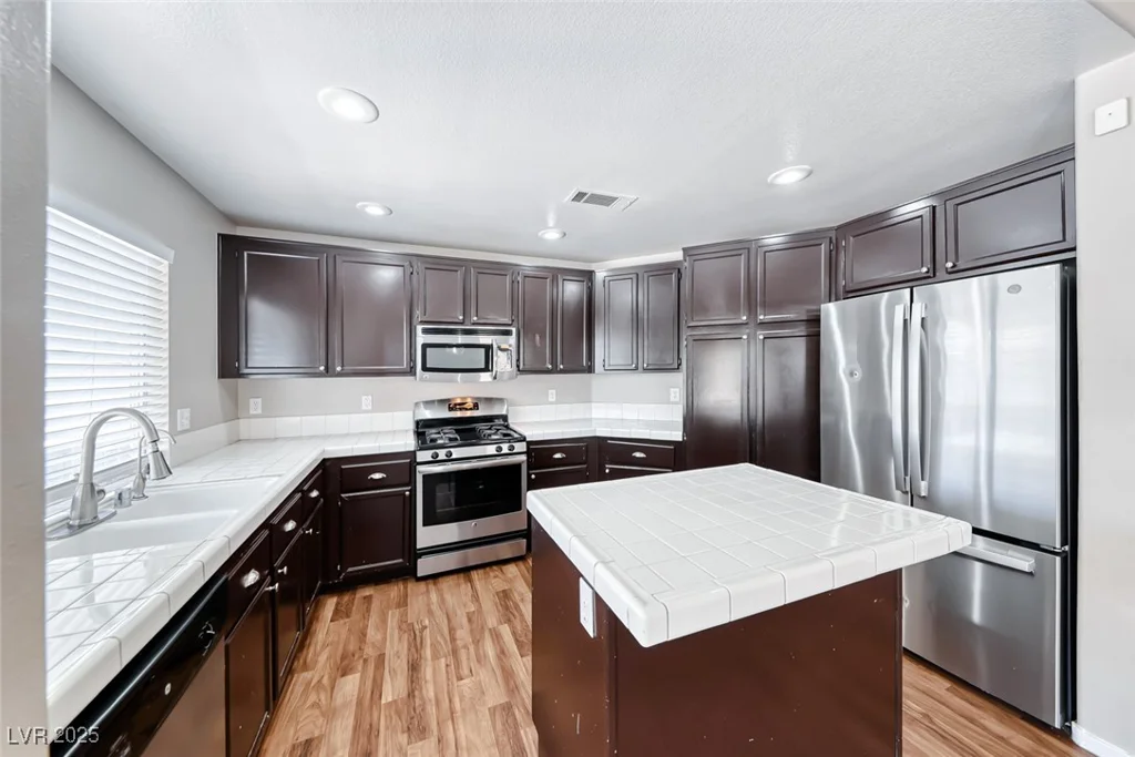 2103 Falcon Crest, North Las Vegas, NV 89031