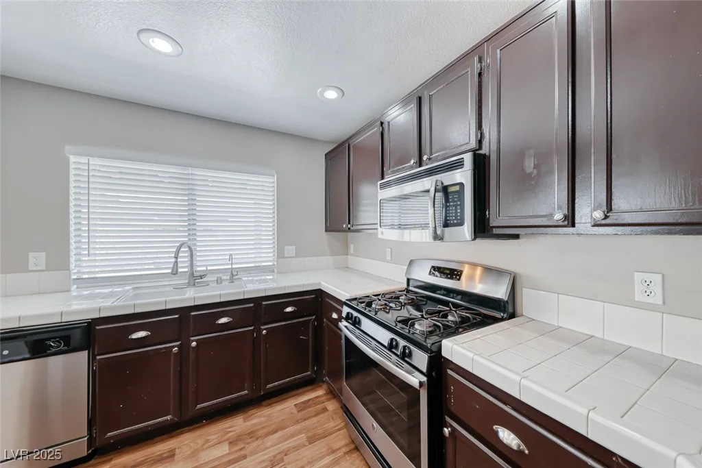 2103 Falcon Crest, North Las Vegas, NV 89031