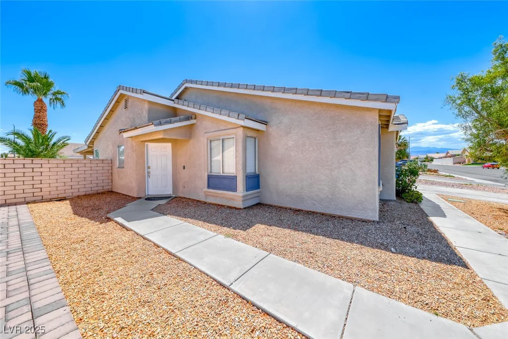 2103 Falcon Crest, North Las Vegas, NV 89031