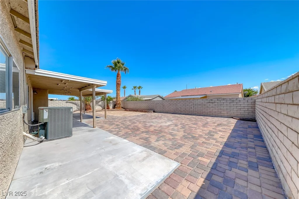 2103 Falcon Crest, North Las Vegas, NV 89031