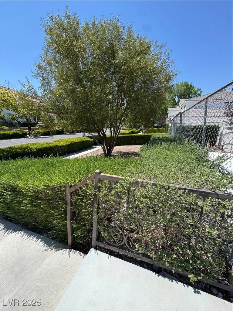 7360 Bachelors Button, Las Vegas, NV 89131