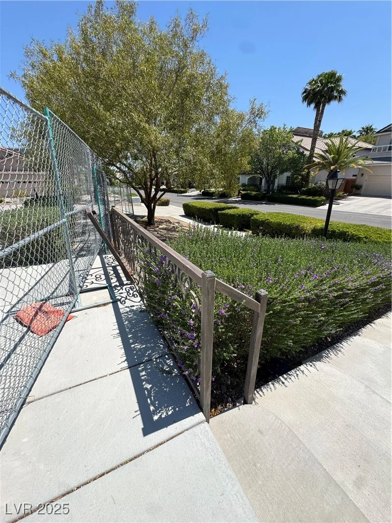 7360 Bachelors Button, Las Vegas, NV 89131