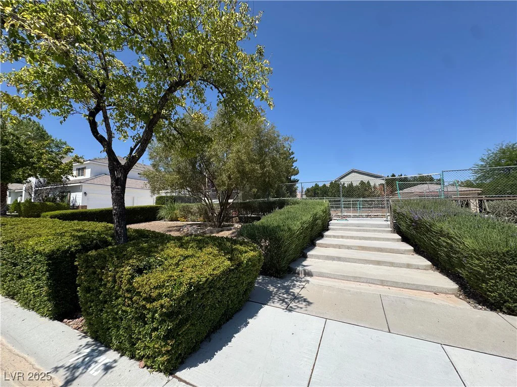 7360 Bachelors Button, Las Vegas, NV 89131
