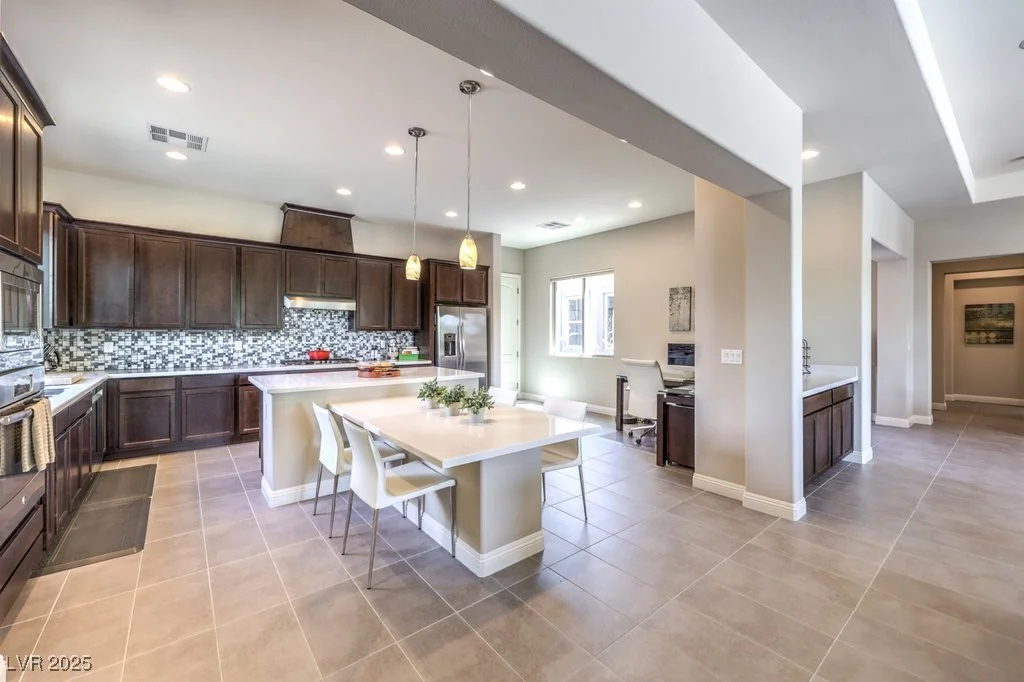 7111 Bath, Las Vegas, NV 89131