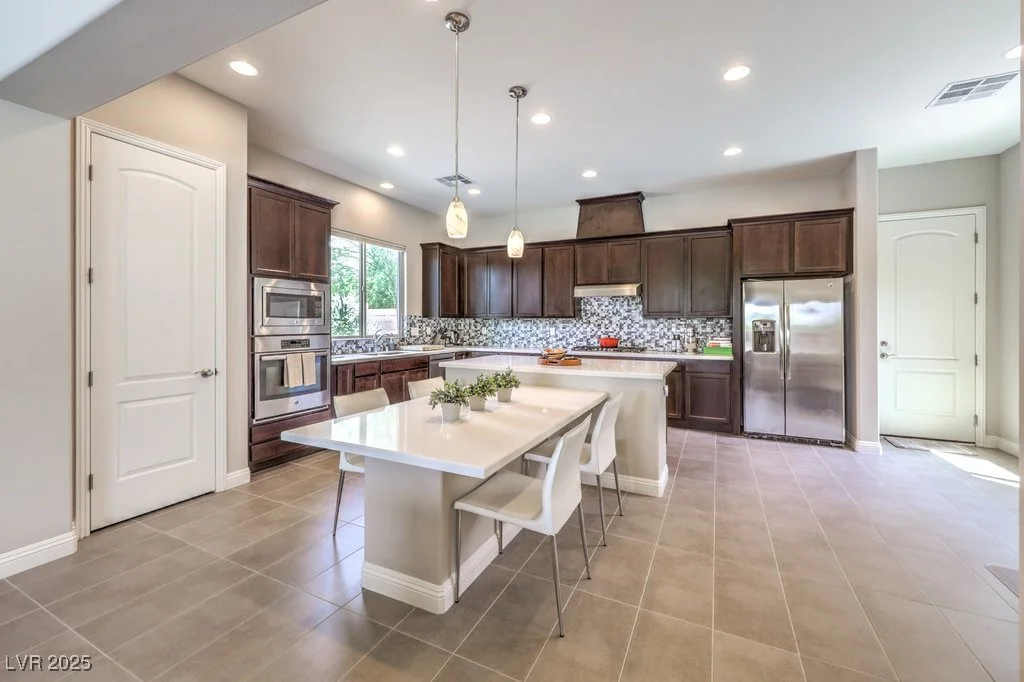 7111 Bath, Las Vegas, NV 89131
