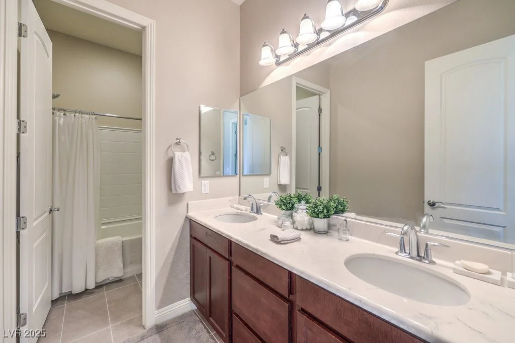 7111 Bath, Las Vegas, NV 89131
