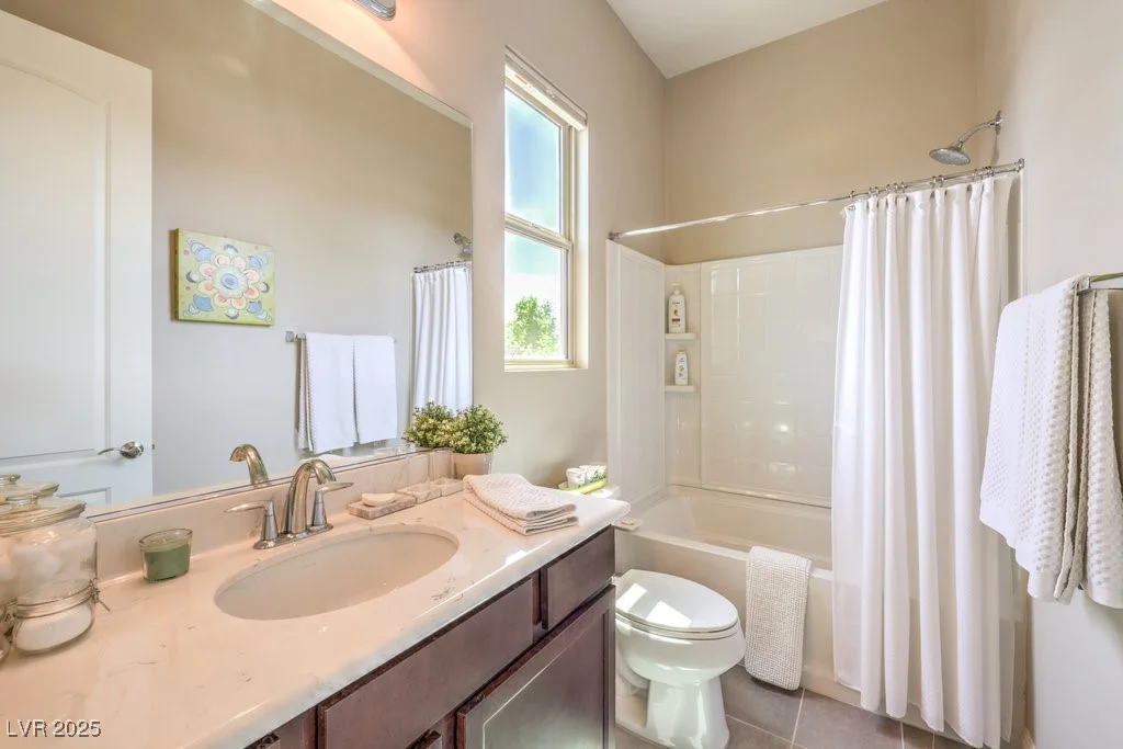 7111 Bath, Las Vegas, NV 89131
