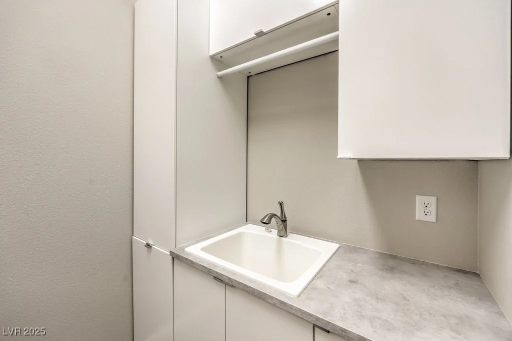 7111 Bath, Las Vegas, NV 89131