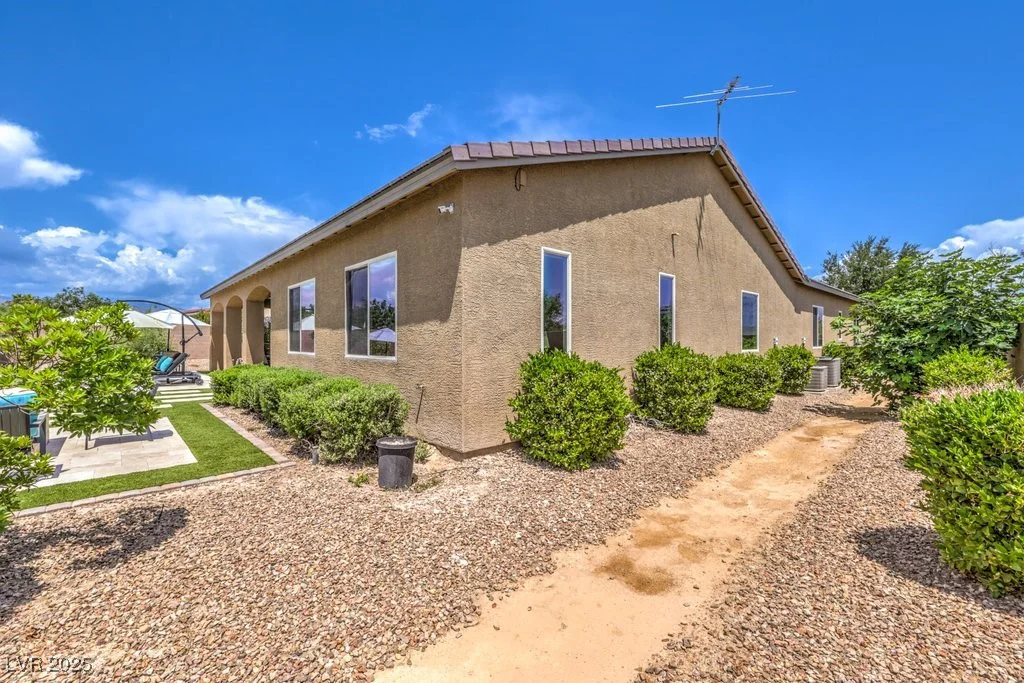 7111 Bath, Las Vegas, NV 89131