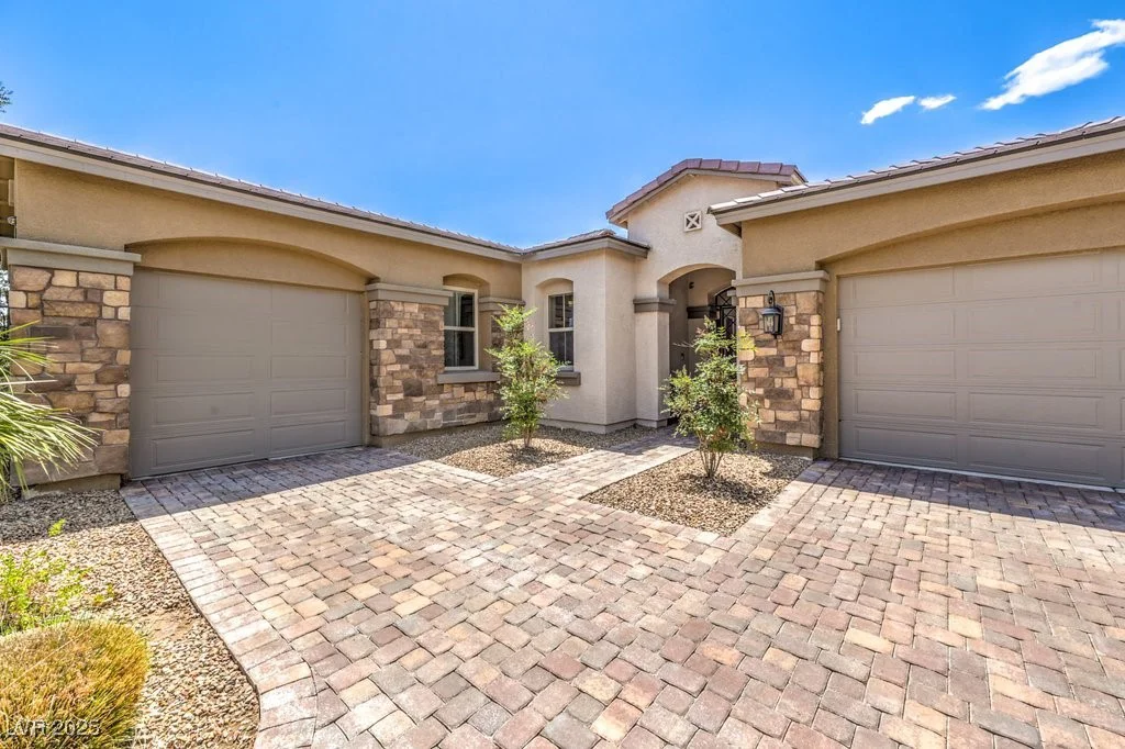 7111 Bath, Las Vegas, NV 89131