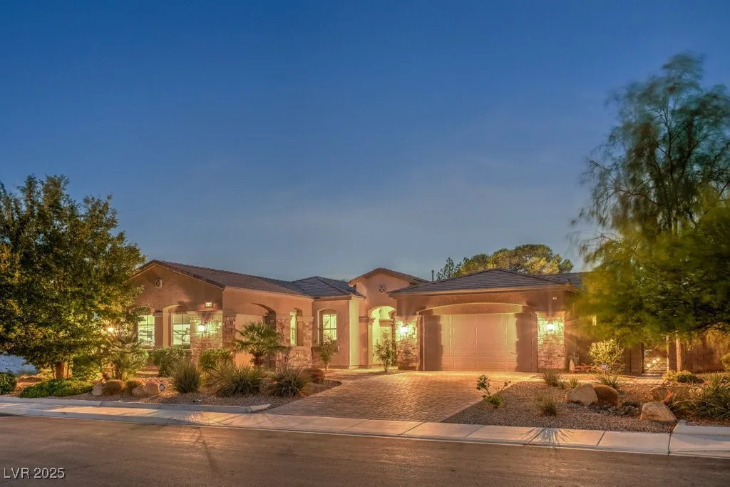 7111 Bath, Las Vegas, NV 89131