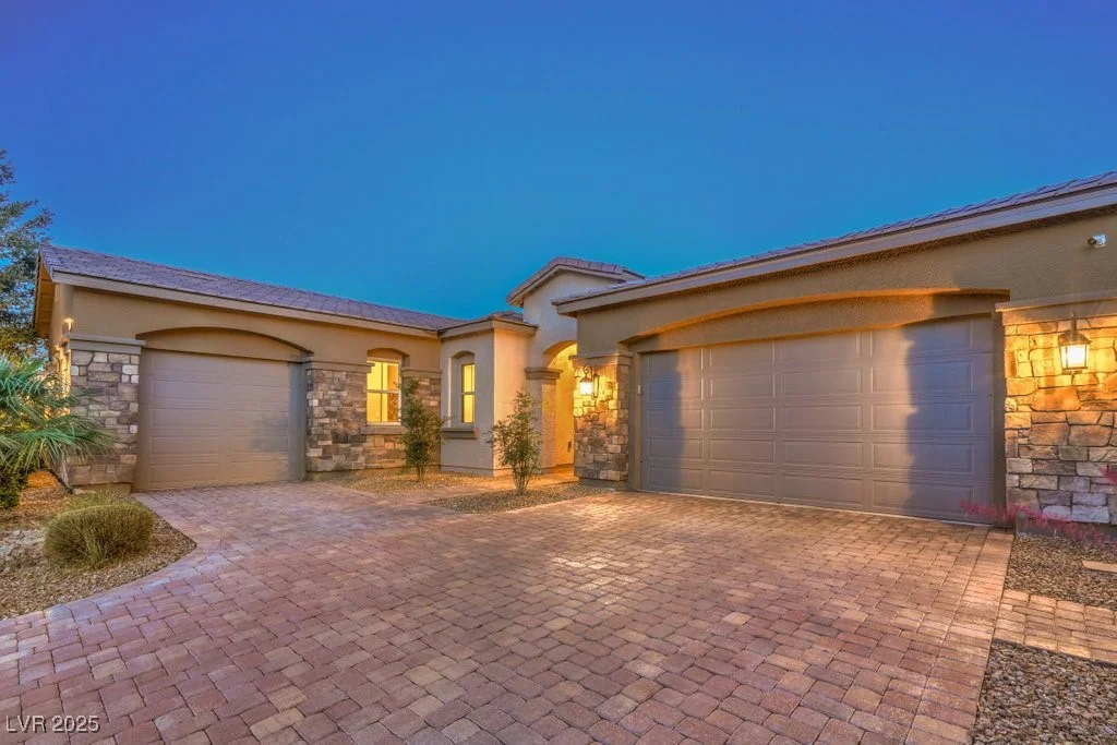 7111 Bath, Las Vegas, NV 89131