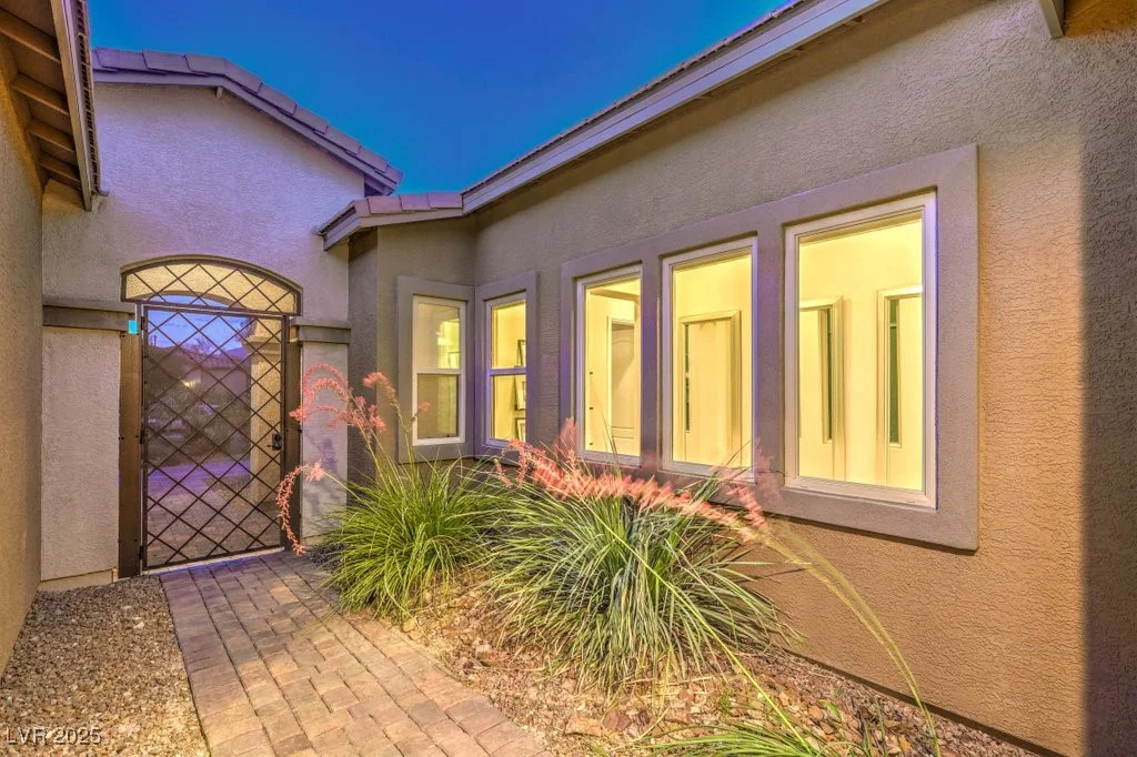 7111 Bath, Las Vegas, NV 89131