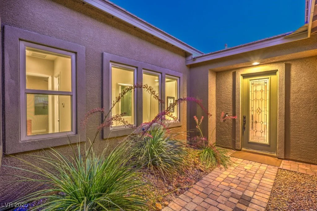 7111 Bath, Las Vegas, NV 89131