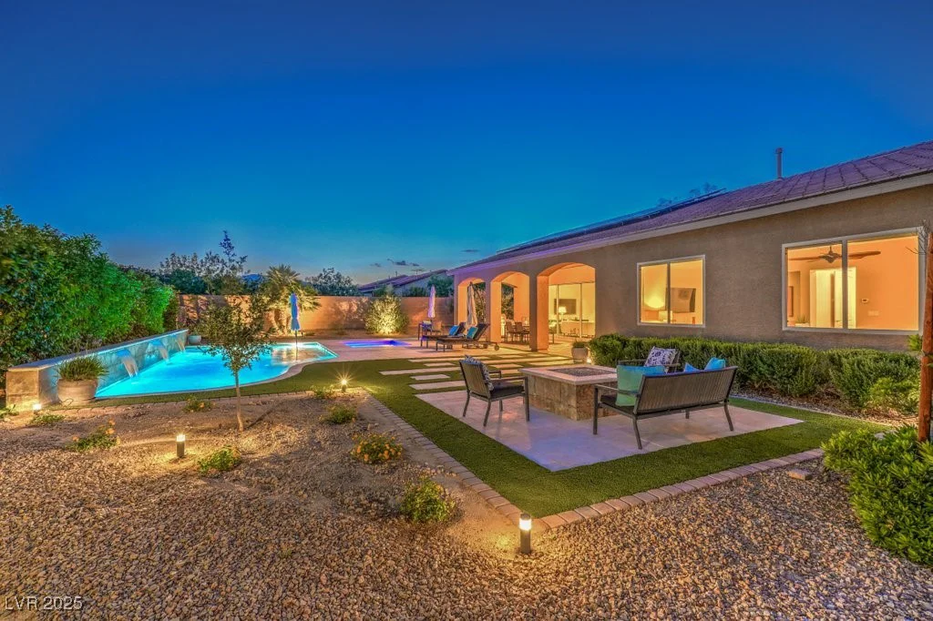 7111 Bath, Las Vegas, NV 89131