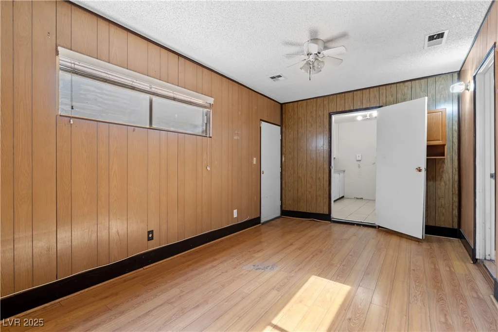 5101 Churchill, Las Vegas, NV 89107