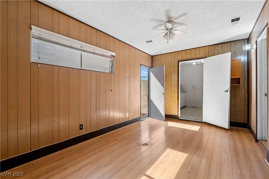 5101 Churchill, Las Vegas, NV 89107
