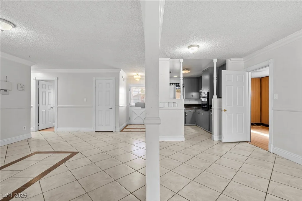 5101 Churchill, Las Vegas, NV 89107