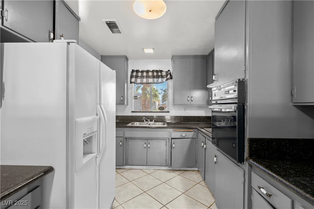 5101 Churchill, Las Vegas, NV 89107