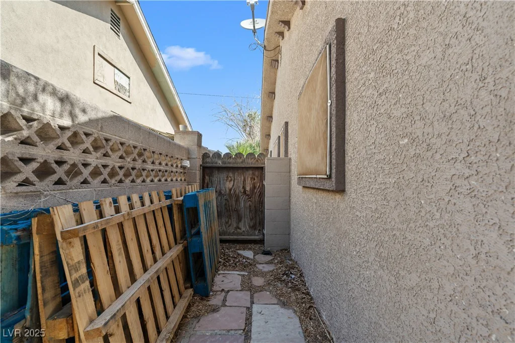 5101 Churchill, Las Vegas, NV 89107