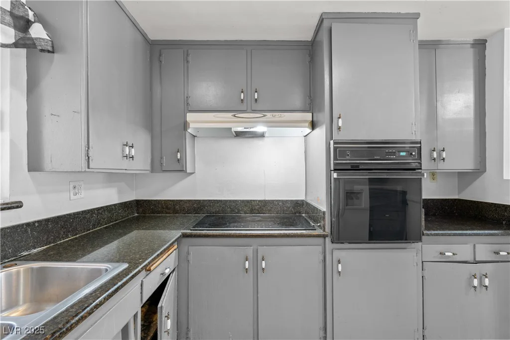 5101 Churchill, Las Vegas, NV 89107