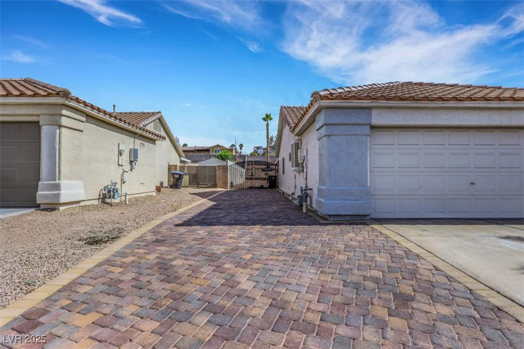 341 Waterwheel Falls, Henderson, NV 89015