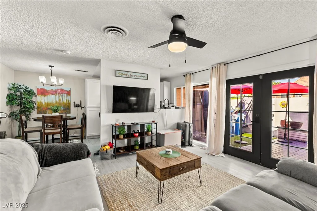 2569 Paradise Village, Las Vegas, NV 89120