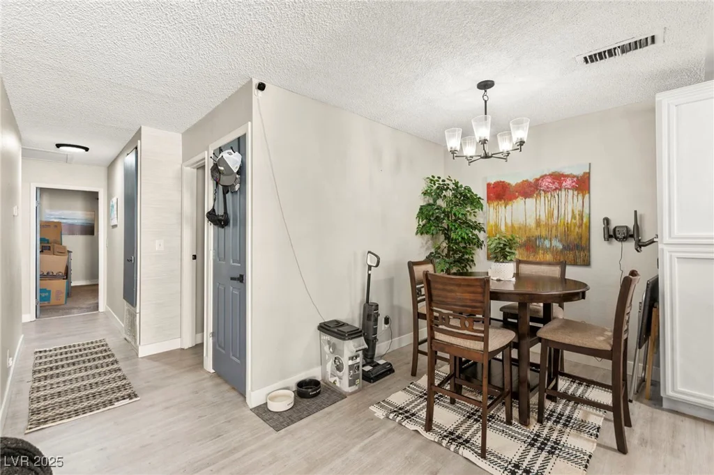 2569 Paradise Village, Las Vegas, NV 89120