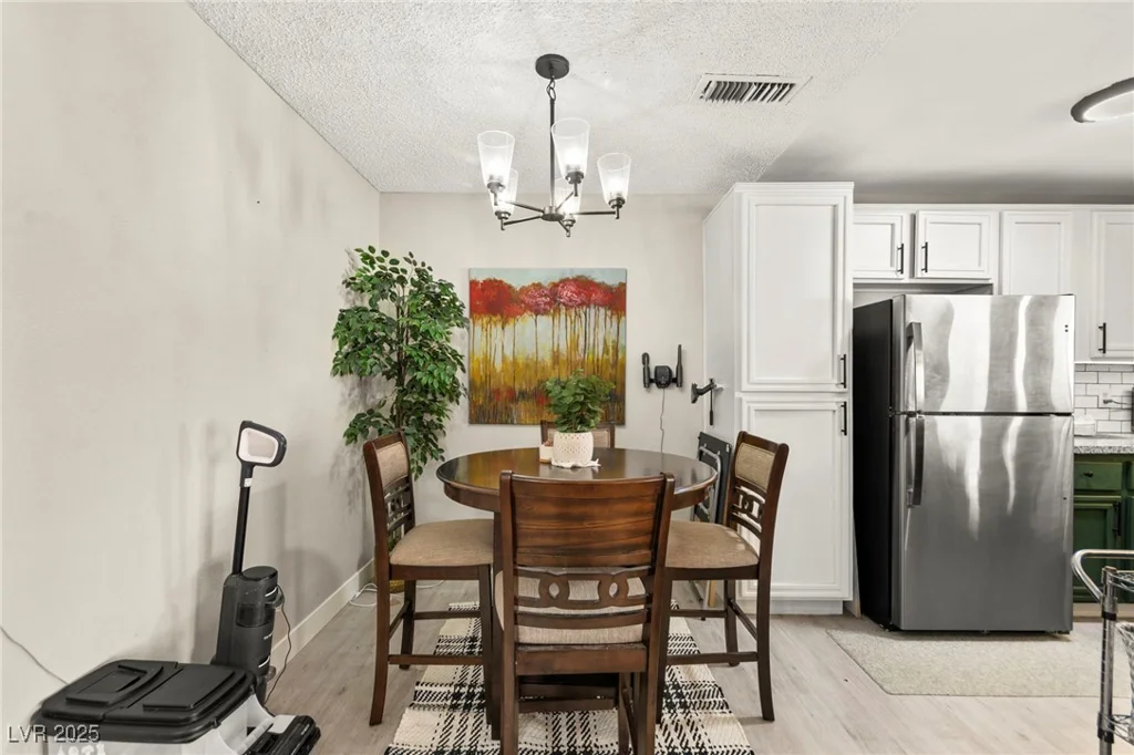 2569 Paradise Village, Las Vegas, NV 89120