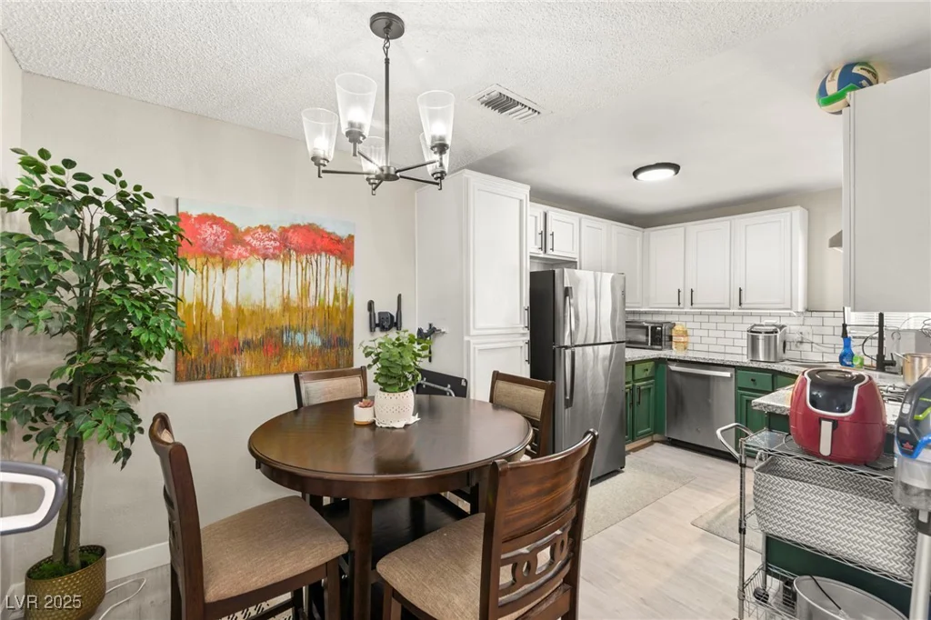 2569 Paradise Village, Las Vegas, NV 89120